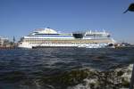 Im Herbst 2009 liegt die AIDA Luna im Hamburger Hafen am neuen Kreuzfahrt Terminal.