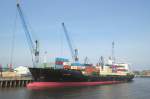 Hamburg am 13.4.10, SILVER ZONE ist die ehemalige IRAN BUSHEHR. Bj. 2004 in Emden, 22,8 kn schnell, 187 m lang u 30.145 tdw.