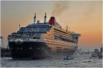 Queen Mary2 am 15.08.2009 auslaufend Hamburg.