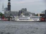 Hamburg; Bwei einer Hafenrundfahrt konnte ich den Oldtimer-Raddampfer  MISSISSIPPI QUEEN  ablichten [26.05.2011]