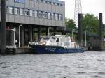 Das Wasserschutzpolizeiboot  WS 23  konnte ich bei einer Hafenrundfahrt in Hamburg ablichten, 26.05.2011