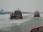 Hamburg am 7.2.2012, HADAG Fhrschiffe ELBMEILE + HAFENCITY im Liniendienst auf der vereisten Elbe    