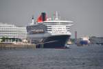 HAMBURG, 25.07.2012, Queen Mary 2 zu Besuch in Hamburg
