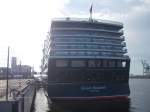 Die Queen Elizabeth liegt hier am Cruisecenter Altona Dockland Hamburg 15.07.12