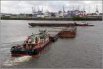 Das 1984 gebaute Schubboot TR 15 (ENI 3220020) wendet am 23.05.2013 mit seinen Schubleichtern auf der Elbe in Hamburg. Die TR 15 ist 27,2 m lang, 8,7 m breit und hat eine Maschinenleistung von 750 kw. Heimathafen ist Decin (Tschechien).

