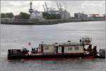 Das 1984 gebaute Schubboot TR 15 (ENI 3220020) ist am 23.05.2013 in Hamburg im Einsatz. Die TR 15 ist 27,2 m lang, 8,7 m breit und hat eine Maschinenleistung von 750 kw. Heimathafen ist Decin (Tschechien).