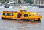 Hamburger Hafenfhre  Falkenstein  auf der Elbe querab den Landungsbrcken - 14.07.2013