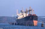 Schiff im Strom. An die Kette gelegt? Hab leider keine Einzelheiten ber dieses Schiff. 31.10.05