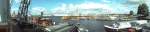 Hamburg am 31.8.2013, Hansahafen: im Vordergrund die Wasserseite des Hafenmuseums (Schuppen 50) mit dem Bremer Kai und den dort liegenden Museumsschiffen, in Bildmitte die HPA Liegeplätze und am