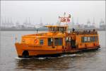 Die HADAG-Fhre FALKENSTEIN ENI 05113840) ist am 11.10.2013 auf der Elbe unterwegs.