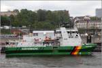 Die 2009 gebaute HELGOLAND (IMO 9500364) liegt am 12.05.2013 in Hamburg. Dieses in SWATH-Technologie gebaute Zollschiff ist 49,35 m lang, 19,00 m breit und hat einen Tiefgang von 4,55 m. Die 4 Dieselgeneratoren leisten je 2.200 kw (= 8.800 kw). Heimathafen ist Cuxhaven.