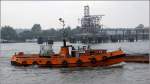 Der Schlepper HOFE der HPA ist am 11.10.2013 im Khlfleet in Hamburg unterwegs.