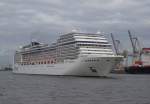 Die MSC Magnifica (294m lang,Indienstst.2010) beim Auslaufen in Hamburg Dockland Altona am 13.06.14