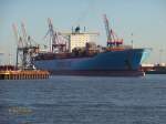 ELEONORA MAERSK (IMO 9321500) am 6.4.2015, Hamburg auslaufend, Elbe, aus dem Waltershofer Hafen kommend /  Containerschiff / BRZ 170.794 / Lüa 397,71 m, B 56,4 m, Tg 16,5 m  / 1