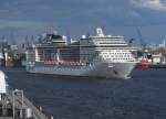 Die MSC Splendida beim Auslaufen von Hamburg, höhe Altona Dockland am 1.5.15