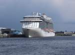 Die Regal Princess in Hamburg am Cruise-Center-HafenCity, 30.04.15