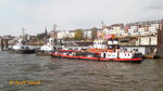 BUNKERSERVICE 4 (ENI 05104310) am 12.4.2016 beim Bebunkern der BUGSIER 14, Hamburg, Elbe, Schlepperstation St.