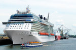 CELEBRITY SILHOUETTE im Hafen von Hamburg.