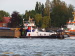 MAX (ENI 04805090) am 27.5.2016, Hamburg, Elbe vor Blohm+Voss Dock Elbe 17 /
Ex-Namen: BIZON-O-26, ARTEVELDE, DONAU STAR VII  /
Schubschiff / Lüa 20,8 m, B 8,43 m, Tg 1,6 m / 2 Detroit-Diesel, ges.882 kW ( 1200 PS) / gebaut 1970 bei Tczewska Stocznia Rzeczna, Tczew, Polen /

