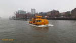 WOLFGANG BORCHERT (ENI 05114630) am 16.10.2016 bei diesigem Wetter, Hamburg, Elbe, in Altona abgelegt und in Richtung Landungsbrücken fahrend /
Fährschiff / HADAG Seetouristik und Fährdienst AG, Hamburg  / 2006 nach Umbau bei SBB, Ootkaten, Lüa 28,0 m, B 7,75 m, Tg 1,5 m / 1 Diesel , Deutz, 550 kW (748 PS),  11 kn / 250 Pass. / 1993 bei Heinrich Grube Schiffswerft, Hamburg-Oortkaten, Lüa 27,76 m, B 6,45 m, Tg 1,4 m, 210 Pass. / 

 