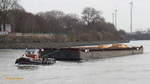 JÖRN (H4028) am 26.2.2014, mit Barge WL 28 im Schlepp, Hamburg, im Köhlfleet  / 
Ex- Namen: BILLHAFEN, BAHIA /
Binnenschlepper /  Lüa 18,09 m, B 5,12 m, Tg 2,6m /  1 Diesel , Cummins, 313 kW (425 PS) / gebaut 1914 als Dampfschlepper bei Gebr. Sachsenberg, Köln-Deutz, 1955 umgebaut zum Motorschlepper bei Sunkel, HH-Veddel  / Eigner seit 2003: Walter Lauk, Hamburg / 
