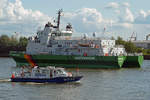 Zollboot HELGOLAND und Wasserschutz-Polizeiboot WS 23 im Hafen von Hamburg am 02.09.2017