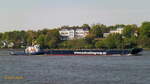 MORITZ (IMO 9096454) am 11.5.2011, Hamburg einlaufend, Elbe Höhe Finkenwerder / gekoppelt mit Schramm-Ponton P3 /  Ex-Namen: SEAWOLFF bis 05/2006 – NEUENDE bis 10/1981 /  Schlepper / BRZ