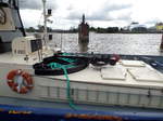 HEINRICH HÜBBE (ENI 0510890) (H 4001) am 21.8.2017, Detailansicht / Hamburg, Elbe Überseebrücke / im neuen Farbkleid: blauer Rumpf / 

Schlepper+Eisbrecher der Hamburg Port Authority (HPA) / Lüa 21,8 m, B 5,7 m, Tg 2,7 m / 1 Deutz-Diesel, 441 kW, 11,23 kn / 1974 bei Aug. Pahl, Hamburg-Finkenwerder / 17.10.2013 bei einem missglückten Manöver am Bagger ODIN auf der Elbe in Höhe der Insel Neßsand gesunken / Bei Hitzler in Lauenburg wieder flott gemacht /
