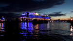 Hamburg am 9.9.2017, Auslaufparade Cruise/Blue Days, Elbe Höhe Überseebrücke mit der  AIDAprima  /