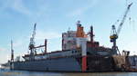 WASHINGTON EXPRESS (IMO 9243198) am 6.2.2018, Hamburg, Elbe, im Dock 10 von Bloh + Vosws /
Ex-Namen: CP DENALI (10.2005-11.2006)   LYKES FLYER (01.2003-10.2005)
Containerschiff / BRZ 40.416 / Lüa 24335 m, B 32,2 m, Tg 11 m /1 Diesel, MAN- B&W,  8K80MCC, 29.243 kW (39770 PS), 1 Propeller, 21,6 kn /  TEU 3237, davon 400 Feeder / gebaut 2003 bei CSBC Corporation, Kaohsiung, Taiwan / Eigner: Hapag-Lloyd, USA / Flagge: USA, Heimathafen: Washington D.C. /
