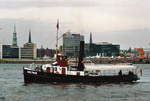 WOLTMANN im Mai 2006 (Hafengeburtstag), Hamburg, Elbe (scan vom Foto) /    Dampfschlepper / Lüa 22,24 m, B 5,54 m, Tg 2,8 m / 1 Zweifachexpansionsmaschine 177 kW (240 PS), 1 Propeller  / gebaut