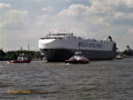 HÖEGH AMSTERDAM  (IMO 9660798) am 15.5.2018, Hamburg, Elbe Höhe Überseebrücke /  RoRo Autotransporter / BRZ 58.767 / Lüa 199,96 m, B 32,26 m, Tg 10 m / 1Diesel, MAN-B&W-HHI