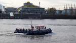 JOHANN REINKE (ENI 04812120) am 26.11.2018, Hamburg, Elbe vor der Überseebrücke /
Eisbrecher + Schlepper (Christian-Nehls-Klasse) / Lüa 18,12 m, B 6,2 m, Tg 2,2 m / 1 Diesel, MAN Typ 2842LE412, 588 kW (799 PS), bis 35 cm Eisaufbruch  / gebaut 2016 bei Hitzler Werft, Lauenburg  / Eigner: Hamburg Port Authority (HPA), Flotte Hamburg  / 
