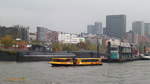 REIHERSTIEG (ENI 04811570) am 9.11.2018, Hamburg, Elbe Höhe St. Pauli /
Hafenfährschiff (Typ Flachschiff) / Lüa 27,2 m, B 7,8 m, Tg 1,6 m / 1 Diesel, Volvo Penta D13 500 MH, 321 kW (437 PS), 1 Festpropeller , Beckerruder, Hilfsantrieb: Volvo Penta D7 mit Schottel –Waterjet, J 57 RD, 177 kW (240 PS), als Querstrahlruder und 2. Antrieb (gesetzliche Vorschrift) für 7 kn in Höhe der Rampen verbaut / Eigner: HADAG, Hamburg / 
