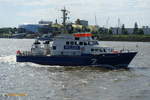 WS 2 BÜRGERMEISTER WEICHMANN (IMO 9100047) am 14.6.2019, , Hamburg, Elbe Höhe Landungsbrücken  /

Küstenstreifenboot der Wasserschutzpolizei / BRZ 140 /  Lüa 29,5 m, B 6,4 m, Tg 2,0 m / 3 Diesel, 8-Zyl. Scania, DI 16 M V8, ges. 1764 kW (2400 PS) 22,5 kn / gebaut 1995 bei Fassmer in Berne /
