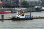 ZYKLON (IMO 7818339) am 17.4.2019, Hamburg, Elbe, Überseebrücke, in Bereitschaft liegend als  Assistenzschlepper beim Anlegen der CAP SAN DIEGO  /
Ex-Namen:  JOHN(-1997),  TAK 3 (-10.2015) / 
Traktor-Schlepper / BRZ 159 / Lüa 23,08 m, B 8,55 m, Tg 3,6 m / 2 Diesel, Deutz SBA 12M 816, ges. 1080 kW (1470 PS), 2 Schottel Ruderpropeller, SRP 350, 11 kn, Pfahlzug 25 t / gebaut 1979 bei  Johann Oelkers, Hamburg, für Neue Schleppdampfschiffsreederei Louis Meyer, Hamburg /  1997 TAK 3,  Bereederung durch Towage & Marine Assistence, Klaipeda, Litauen  /  Oktober 2015 ZYKLON, Lührs Schifffahrt, Hamburg /
