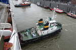 ZYKLON (IMO 7818339) am 17.4.2019, Hamburg, Elbe, Überseebrücke, beim „an den Anleger Drücken“ der CAP SAN DIEGO /  Ex-Namen:  JOHN(-1997),  TAK 3 (-10.2015) /  
