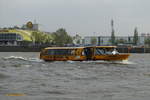 RAFIKI (ENI 04801480) (H 6005) am 23.4.2019, Hamburg an den Landungsbrücken /

Hafenfähre (Flachschiff)  / Lüa 24,95 m, B 6,0 m, Tg 1,4 m / 1 Diesel, Volvo-Penta,  264 kW (359 PS), 11 kn / 114 Pass. / gebaut 2002 bei SET Schiffbau- und Entwicklungsgesellschaft Tangermünde mbH & Co. KG, Genthin, Deutschland / Eigner: HADAG Seetouristik und Fährdienst AG, Hamburg  /
