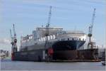 Die 2016 gebaute ATLANTIC SAIL (IMO 9670585) liegt im Dock 11 von Blohm+Voss. Dies Container Ro-Ro-Cargo Schiff ist 296 m lang und 37,6 m breit, hat eine GT/BRZ von 100.430 und eine DWT von 55.631 t. Die ATLANTIC SAIL kann 3.810 TEU und 1.307 Fahrzeuge transportieren. Heimathafen ist Liverpool (Vereinigtes Königreich). 07.10.2019