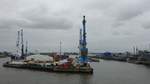 an der Elbe am 14.7.2019: Hamburg, Blick auf das Südwest-Terminal auf der Südseite der Elbe,  Foto von Bord der CAP SAN DIEGO /  