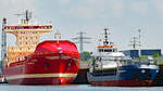 Containerschiff / Feederschiff FREDRIK (IMO 9328637) und General Cargo Schiff JOHN FRIEDRICH K.