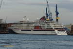 HANSEATIC natur (IMO 9817133) am 7.9.2020 Hamburg auslaufend, Elbe Höhe Neumühlen /
Kreuzfahrtschiff(Expeditionsklasse  / BRZ 15.651 / Lüa 139,77 m, B 22,29 m, Tg 5,75 m / Antrieb: 4 MAN Diesel, 2 ABB Azipod, Dieselelektrisch, 2 Propeller, 17,4 kn / 230 Pass. /  gebaut 2019 bei VARD Group AS, Norwegen  / Reederei: Hapag-Lloyd Kreuzfahrten, Flagge: Malta, Heimathafen: Valletta / 
