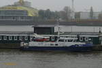 ERICUS (ENI 05115880) am 11.11.2020, Rumpf jetzt in blau,  Hamburg, Elbe, Liegeplatz Überseebrücke Achterkante  /    Zoll-Patrouillenboot / Lüa 19,97 m, B 5,27 m, Tg 1,5 m  / 1 Diesel,
