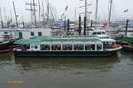 BIRGIT EHLERS (H 6014) am 17.12.2021, Hamburg, Elbe, Ehlers Liegeplatz im City Sporthafen (Niederhafen)  / 

Sinksichere Barkasse / / Lüa 16,64 m, B 4,66 m / 1 Diesel, Iveco, 85 kW, 116 PS / max. 75 Fahrg. / 2006 bei Feltz Werft, HH-Finkenwerder / Eigner: Barkassen-Centrale Ehlers GmbH
