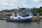 FAIRPLAY IX (3) (IMO 9725093) am 9.8.2022, Hamburg, Elbe, Schlepperponton Neumühlen /  Tractor Hybrid Schlepper für Hafen Assistenz und Küsten Verschleppungen und Bergungen  / BRZ 494 /