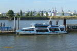 CONCORDIA (ENI 04307280) am 9.8.2022, Hamburg, Elbe Hinterkante Überseebrücke  /     Fahrgast-Binnenschiff (Katamaran) / Lüa 31,2 m, B 8,5 m, Tg 1,6 m / 2 Diesel, Caterpillar, ges.