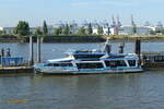 CONCORDIA (ENI 04307280) am 9.8.2022, Hamburg, Elbe Hinterkante Überseebrücke  /     Fahrgast-Binnenschiff (Katamaran) / Lüa 31,2 m, B 8,5 m, Tg 1,6 m / 2 Diesel, Caterpillar, ges.