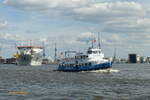 KIRCHDORF (ENI 05100560), Typschiff IIIc,  am 9.8.2022 Hamburg, Elbe, Höhe Überseebrücke  /    Hafenfähre / Lüa 30,18 m, B 8,14 m, Tg 3,18 m / 1 Diesel, 6-Zyl.
