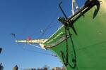 RICKMER RICKMERS am 17.12.2022, Bugpartie, Hamburg, Elbe, Liegeplatz Fiete Schmidt Anleger /
Ex-Namen: RICKMER RICKMERS > 1912, MAX > 1916, FLORES > 1924, SAGRAS > 1962, SANTO ANDRÉ >1983 /
Bark (Museumsschiff) / BRT 2.007, Tragfähigkeit 3.060tdw / Lüa 97 m, B 12,19 m, Tg 6 m / gebaut 1896 bei Rickmer Clasen Rickmers, Bremerhaven /
