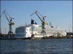 Die  Norwegian Jewel  lag im Juli 2005 in Dock 17 von Blohm + Voss im Hamburger Hafen.